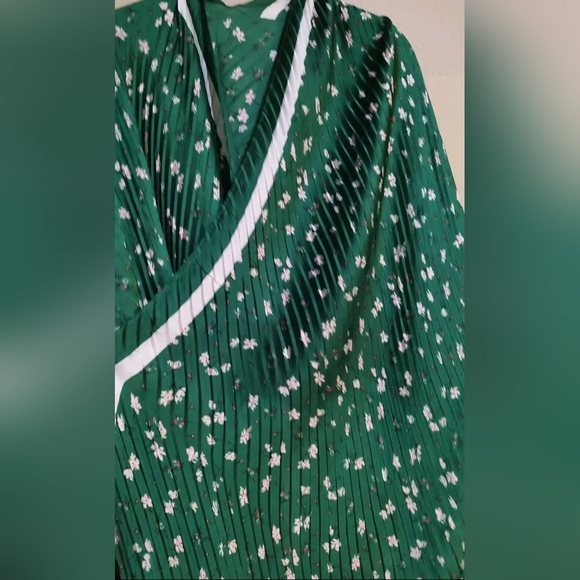 Banana Republic Silky Green Floral Accordion Style Kimono, OSFM - Picture 6 of 6